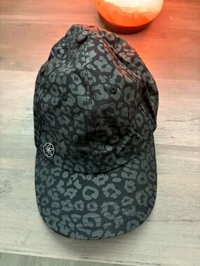 GAIAM Black leopard Hat